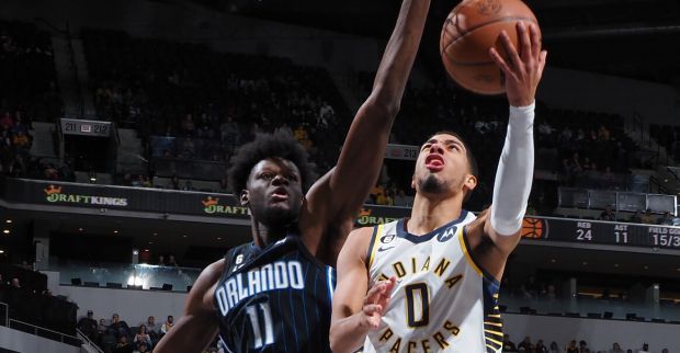  步行者哈利伯顿魔法表演不停歇</h2>