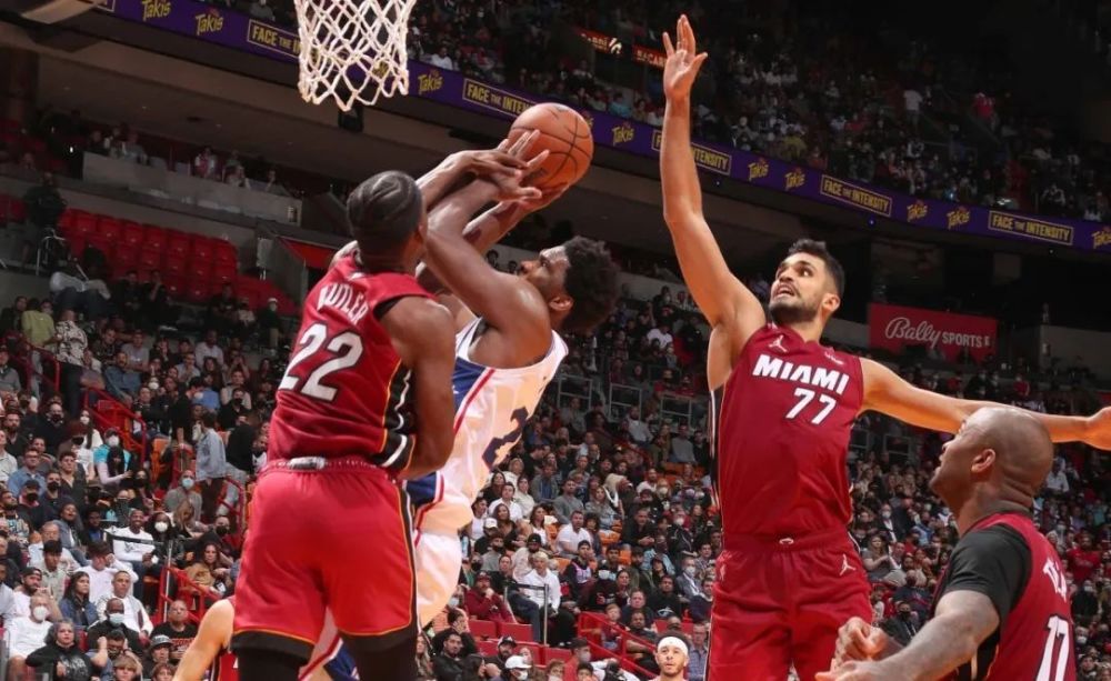  76人终结热火五连胜，恩比德复出砍下38分12篮板  