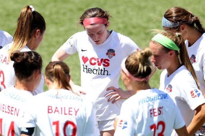 江南体育- 沃尔夫斯堡女足欧冠夺冠，男女足协同发展成典范  