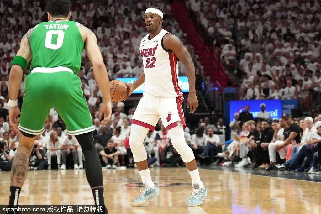 江南体育平台- 凯尔特人塔图姆绝杀热火，东部榜首之争白热化  