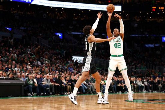 江南体育官方网站- 文班亚马22分创新高，黄蜂终结国王五连胜  